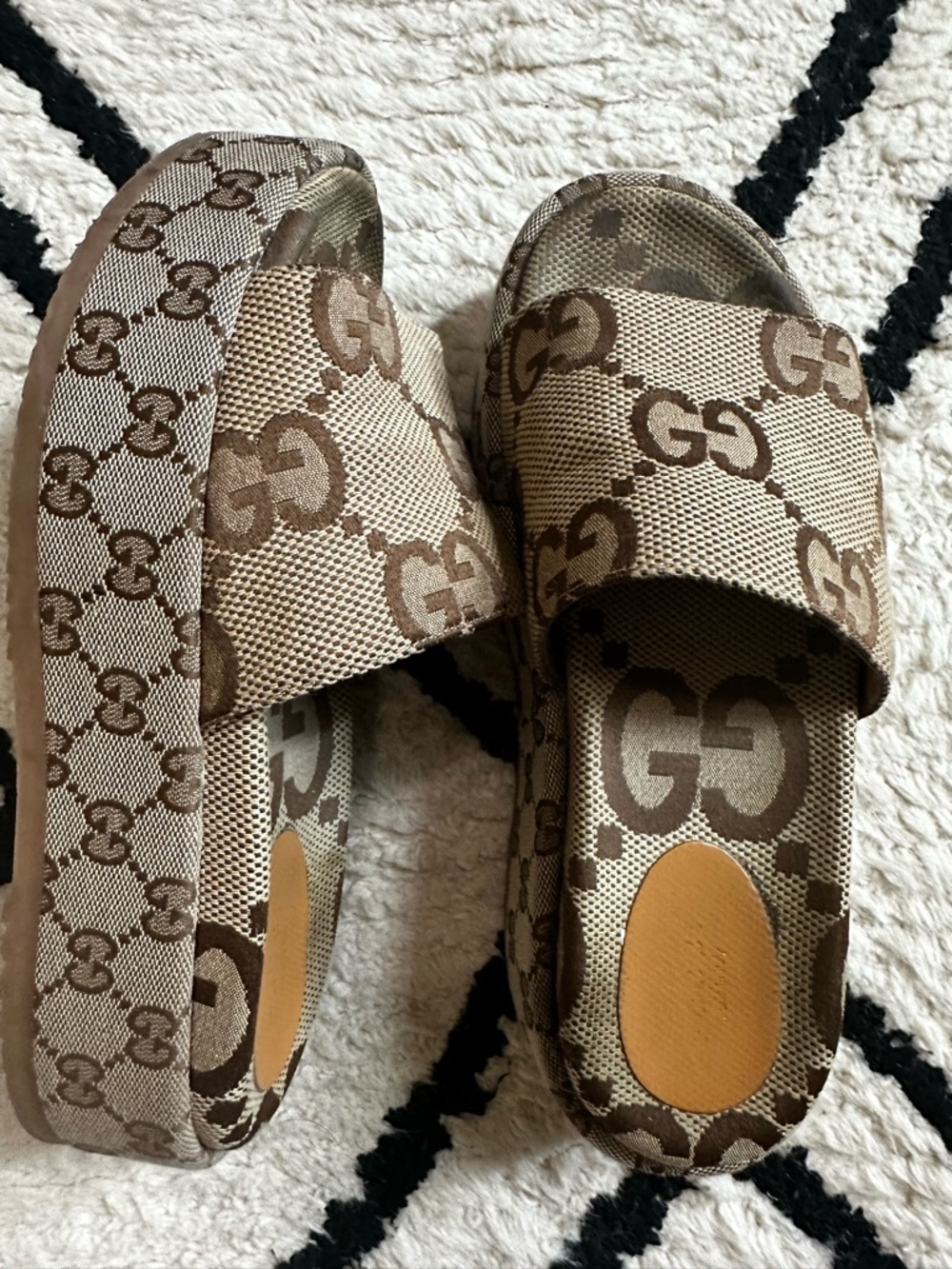Gucci- GG Logo Slide Sandals - Camel Ebony 38 - Picture 3 of 3